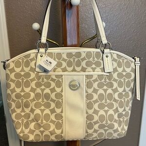 BNWT Coach shoulder bag tote crossbody light khaki (white/gray) MSRP $328
